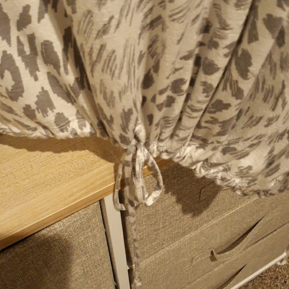 NWOT super fun blouse - Picture 3 of 3